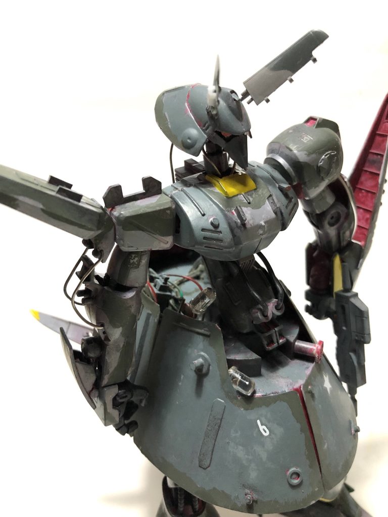 up
つや消しワインレッドで塗りたくった後グレー系を何層か塗りこみました☆
なんつーかジャンクパーツの寄せ集め。
可変は差し替え式なんで結構簡単に変形します☆