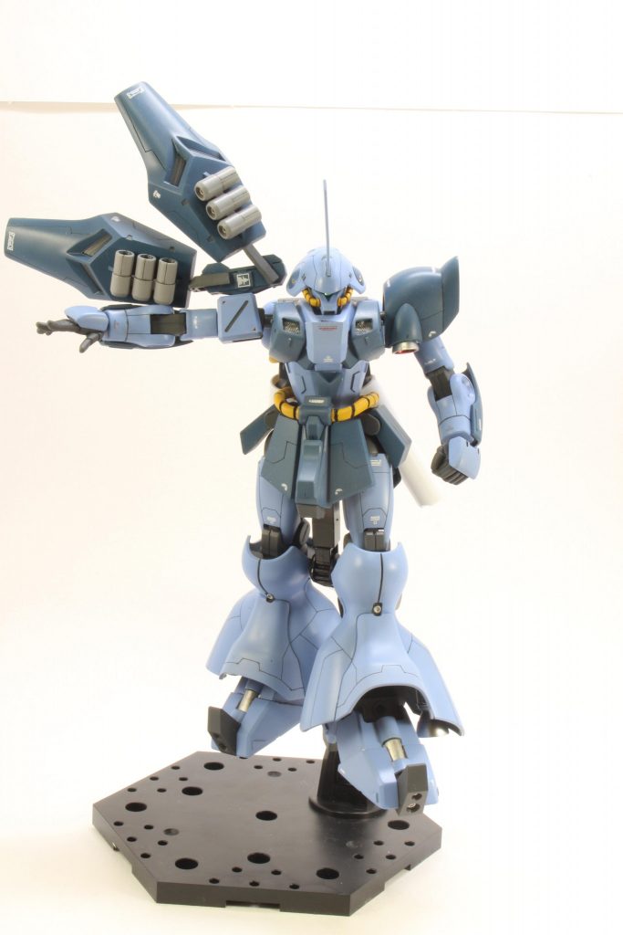 『行け！ファンネル達！！1番熱量の高いミサイルだーーッ！！！』…この格好もしたかったのに、肩ついてると腕がまったく上に上がらなかったのでボツだったけど、肩外して適当に撮った1枚w