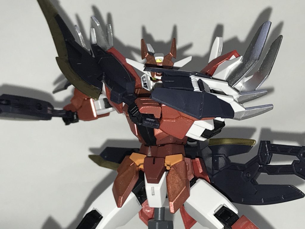 ツインアイが結構いい感じに映えているのでそれを活かした構図を考えてみた
片目だけ見えるのって良くないですか？