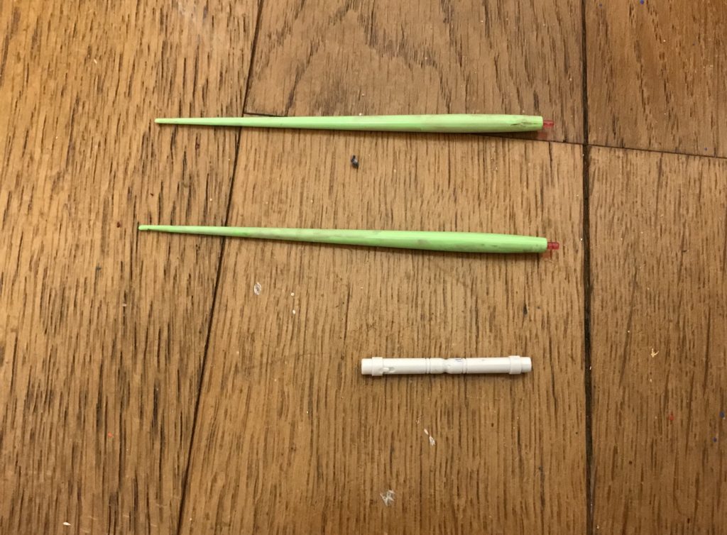 リタイエイター本機の主武装となる薙刀状ビームサーベル。陽電子砲のビームすらも斬り払う凄まじい斬撃力を誇る。柄自体の耐久性と強度も極めて高く、陽電子砲ビームであっても傷一つ与えられないほど。ビーム刃の色はグリーン。本家セイバーや再設計された1号機と異なり、こちらはフリーダムやジャスティスと同様に「柄尻を連結させた薙刀状態が常時固定」されている為、両肩アーマーへの格納が不可能になった。代わりに、粒子化による収納・召喚が可能となった事で、使い勝手が良くなっている。