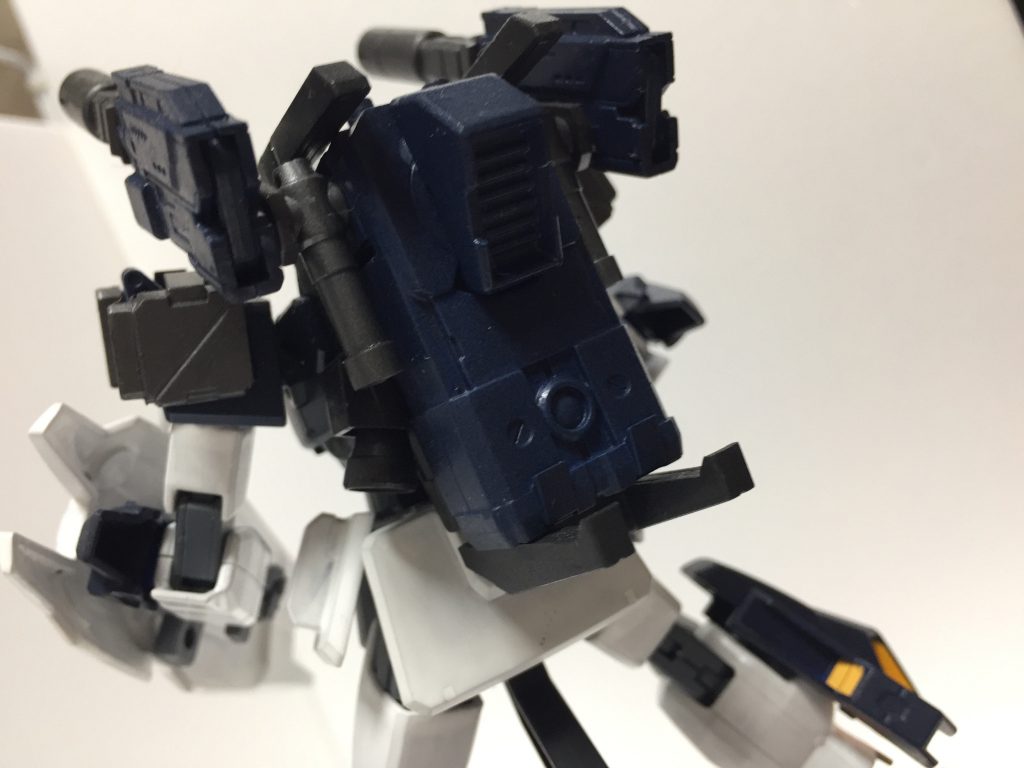 砲身・バックパックは主にコトブキヤのMSGで構築しました。背負っているだけなので外せます