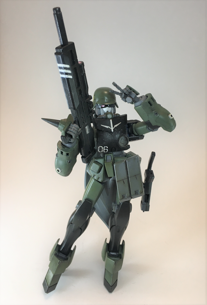 女の子っぽいポーズ。
こうするとサバゲ女子みたいですね。