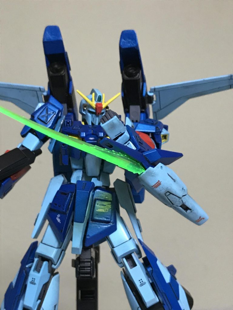 ビルドZガンダムに 少しだけ
ウェザリングマスター ススで
汚しました。
また 頭部バルカンだけ メタルパーツを
使用しました。