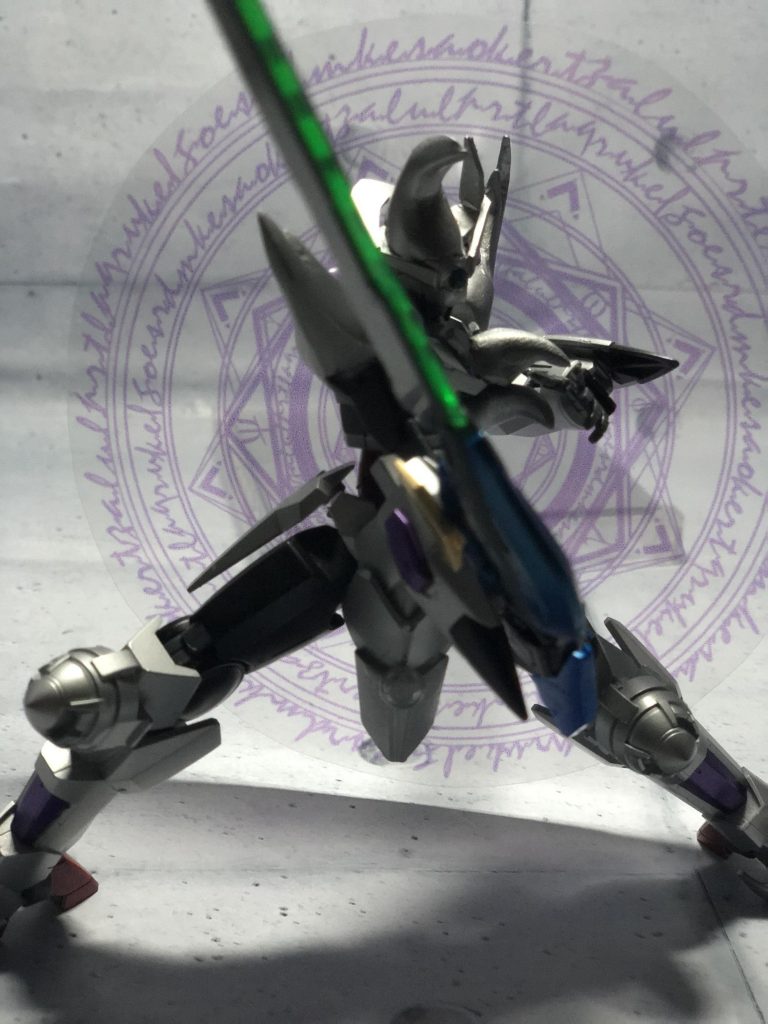 近距離武器の「セイバー・ドラゴン」です。
これは中々魔法陣が映えているのではないでしょうか？