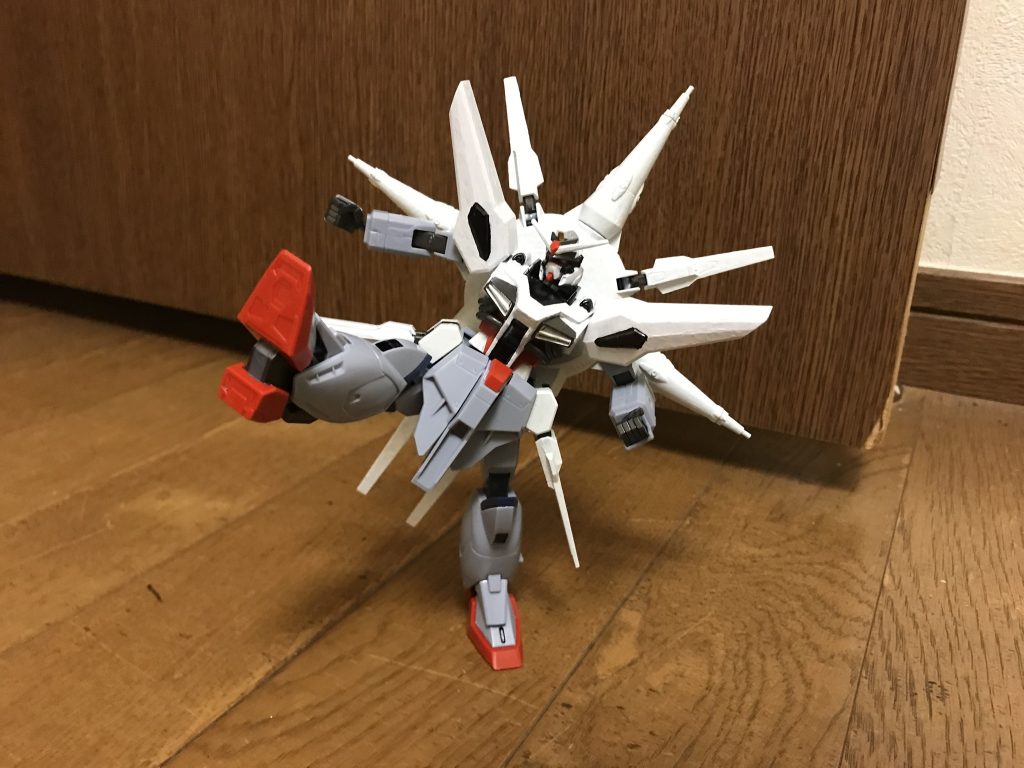 性能この機体の設計には、ザフト軍から盗み出した「ZGMF-X13A プロヴィデンスガンダム」の設計データと、通常のDG細胞を遥かに凌駕する力を持つ「闇のDG細胞」が用いられており、後述する恐るべき機体性能によって、地球など星々のスケールを飛び越え、宇宙や銀河の支配・破壊すら可能にしてしまう。ニュークリアアンリミテッドエンジン本機の動力源であり、アンリミテッドエンジンの上位互換とされる永久機関。その名の通り、核を無限に生み出す事ができ、膨大かつ無尽蔵のエネルギーを獲得しており、エネルギー量だけに限って言えば「フォースインパルスガンダムエクストリームさえも遥かに凌駕する」と言われている。しかし、ただでさえ超高出力過ぎるこのエンジンだが、さらに闇のDG細胞の力によってエネルギー量が極限までに高められた結果、臨界状態に陥ると最悪の場合、星やブラックホールさえも呑み込み消滅させるほどの超規模な核爆発を引き起こす危険性が孕んでいる。ただし、コックピットに接続されている小型デバイスが、エンジンの出力を制御している為、よほどの事が無ければ臨界状態に陥る事はない。攻撃能力その出力とパワーは桁外れであり、デストロイガンダムのような巨体やMAすらも軽々と片手で持ち上げるほど。そして通常のパンチやキックなどの攻撃力も、PS装甲やナノラミネートアーマーを粉砕できるほどの凄まじい威力を生み出す。機動力・スピードその重装甲な見た目とは裏腹に、運動性も高く、地上戦においても武器を使わない徒手空拳を可能にしている。加えて、機動力と推進力は凄まじく、大気圏内での飛行のみならず、フォースインパルスガンダムのような三次元機動すら可能にしている。「超高速移動」とも称されるその機動力は、フォースインパルスガンダムエクストリームのような亜光速に達するほどに高い。しかも、亜光速レベルの加速を行使しても、機体やパイロットに対するリスクが一切なく、宇宙空間、空中戦問わずに、超絶的な高機動戦闘、オプション装備なしでの大気圏突入・離脱すらも可能にしている。防御力・耐久性装甲については、PS装甲からルナチタニウム合金に変更されているが、闇のDG細胞の力を得た事で、その防御力と耐熱性は大幅に強化されており、単独でノンオプションでの大気圏突入・離脱を可能にしており、本体装甲だけでなく、内部フレームや関節部分にもルナチタニウム合金を用いたことで、機体自体が強固な設計になっている。純粋な防御力と耐久性も桁違いに高く、核ミサイルにも無傷で耐えるほど。また、闇のDG細胞の力があまりにも強大である為、敵の特殊能力によって、本機の機能や能力を無効化できないようになっている。