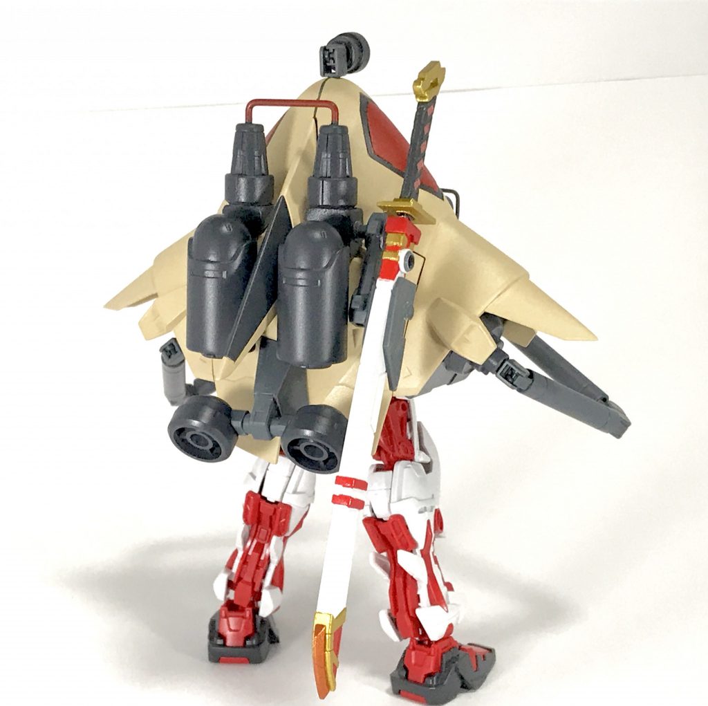 後ろから
背面のパーツは
ズゴック、フラウロス、インパルスから持ってきてます。
背面は資料が少なく苦労しました。