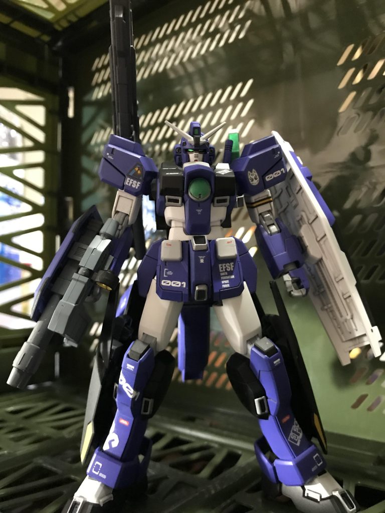 コクピット周りにはサイコフレームを搭載、サイコミュ兵器にも対応👍