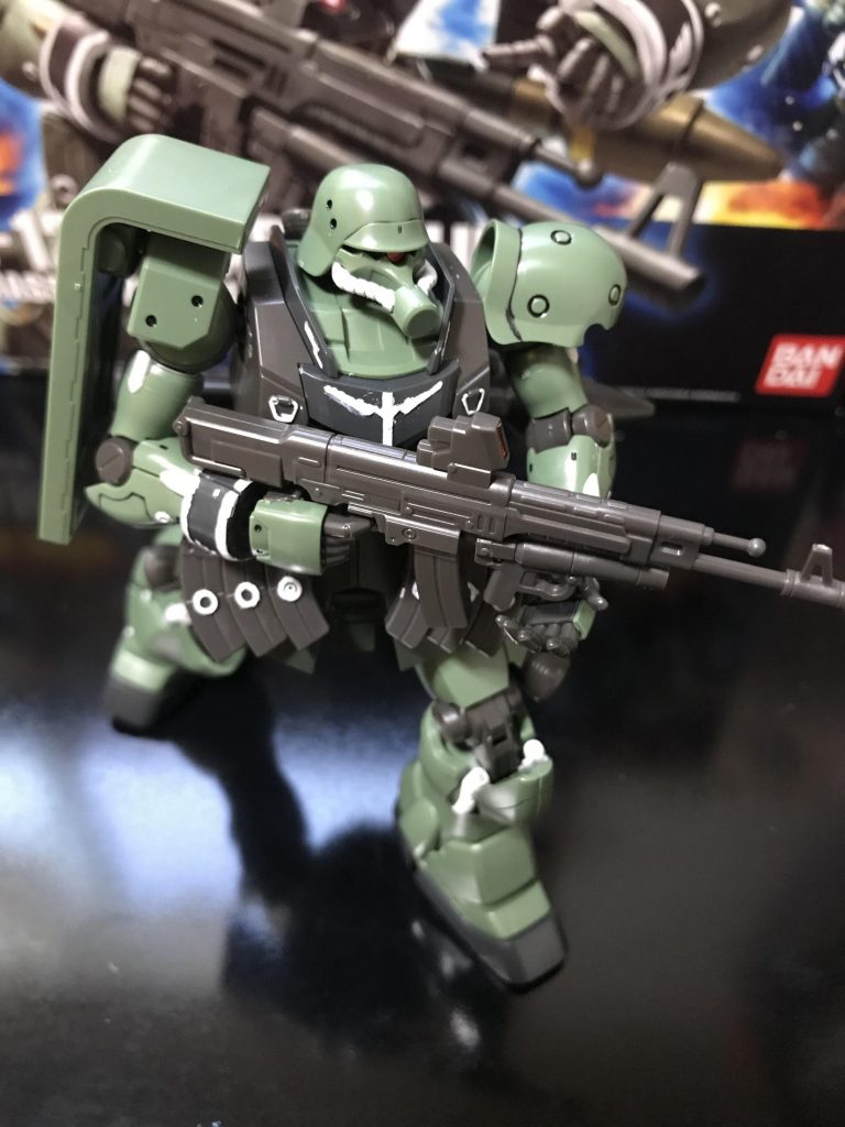 謎ポーズその1
武器も塗装するか迷いました。