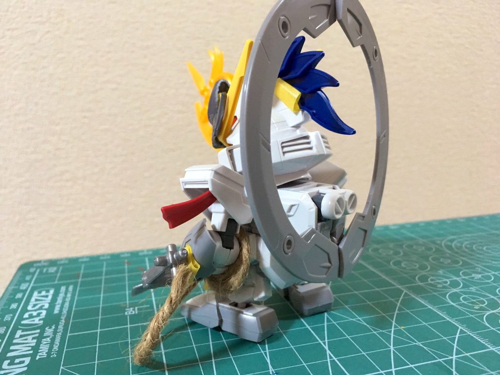 SDキットのスターゲイザーをベースに、三国伝各キットより中国装飾風のパーツを組み合わせて製作しています。