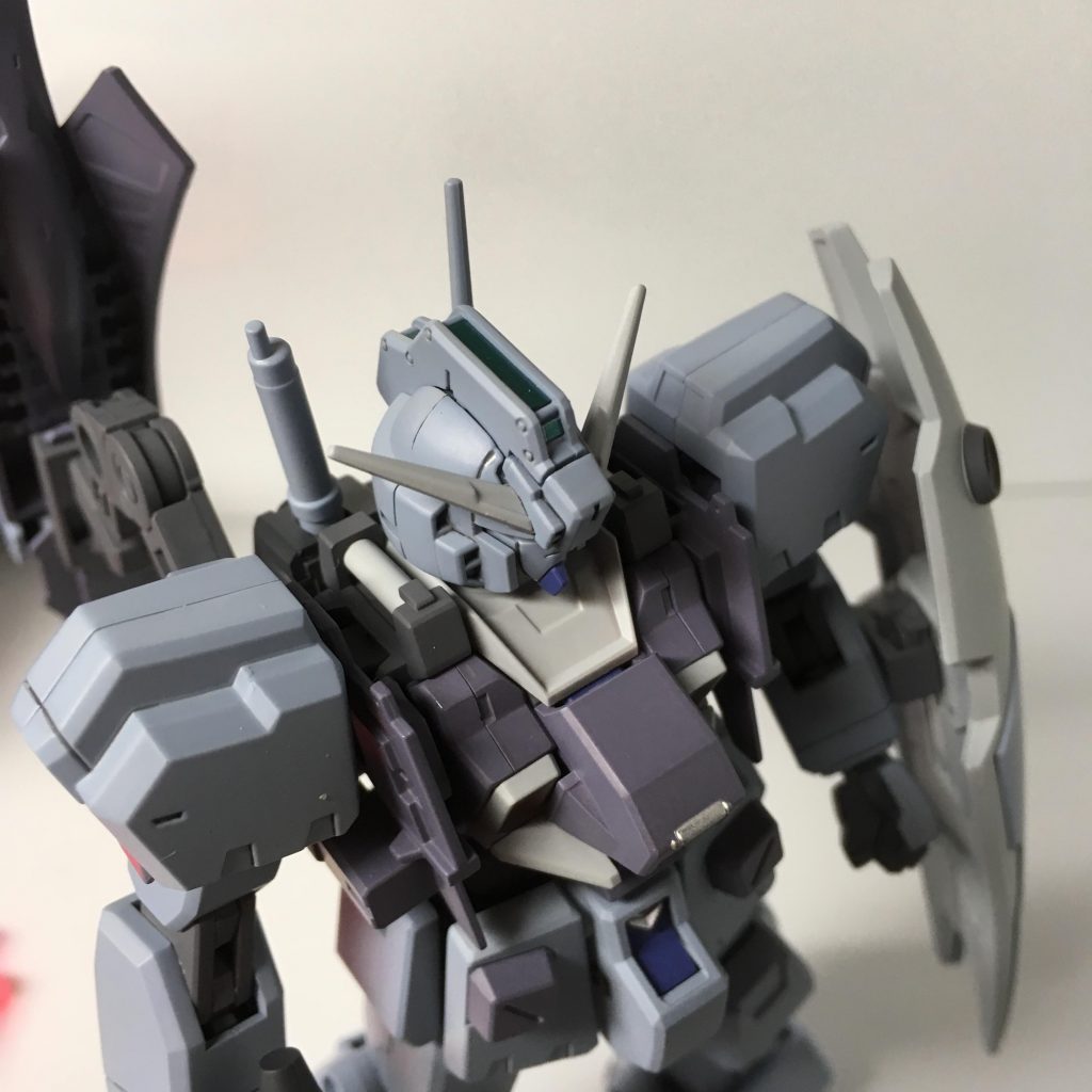 頭部と足のセンサーはプラ板を塗装して貼り付けています