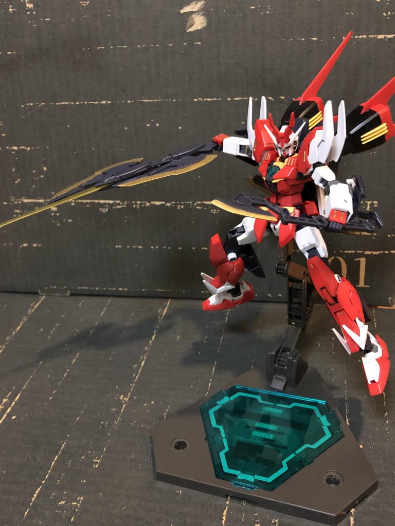 ビームオーバースラッシュブレイド。
スラッシュブレイドを連結し、ビーム
サーベルを展開。
こういう武器を見ると、Gジェネで使って
みたくなります(笑)