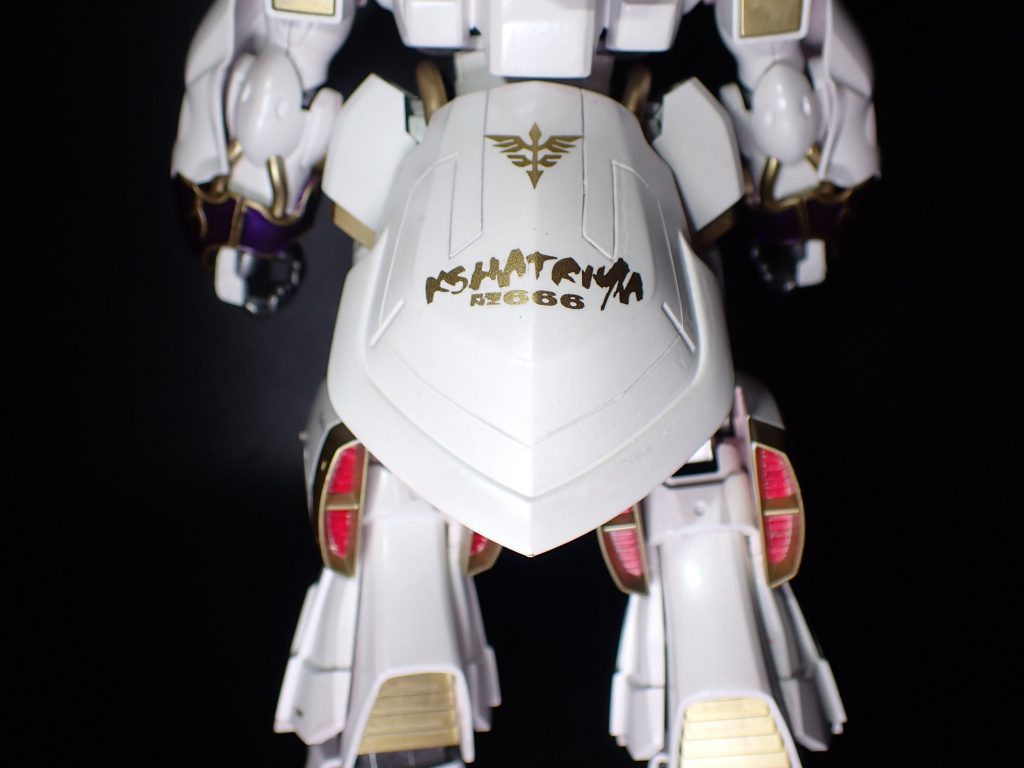 この部分はお気に入り。デカールとスジボリがいい感じにできたかと思います。