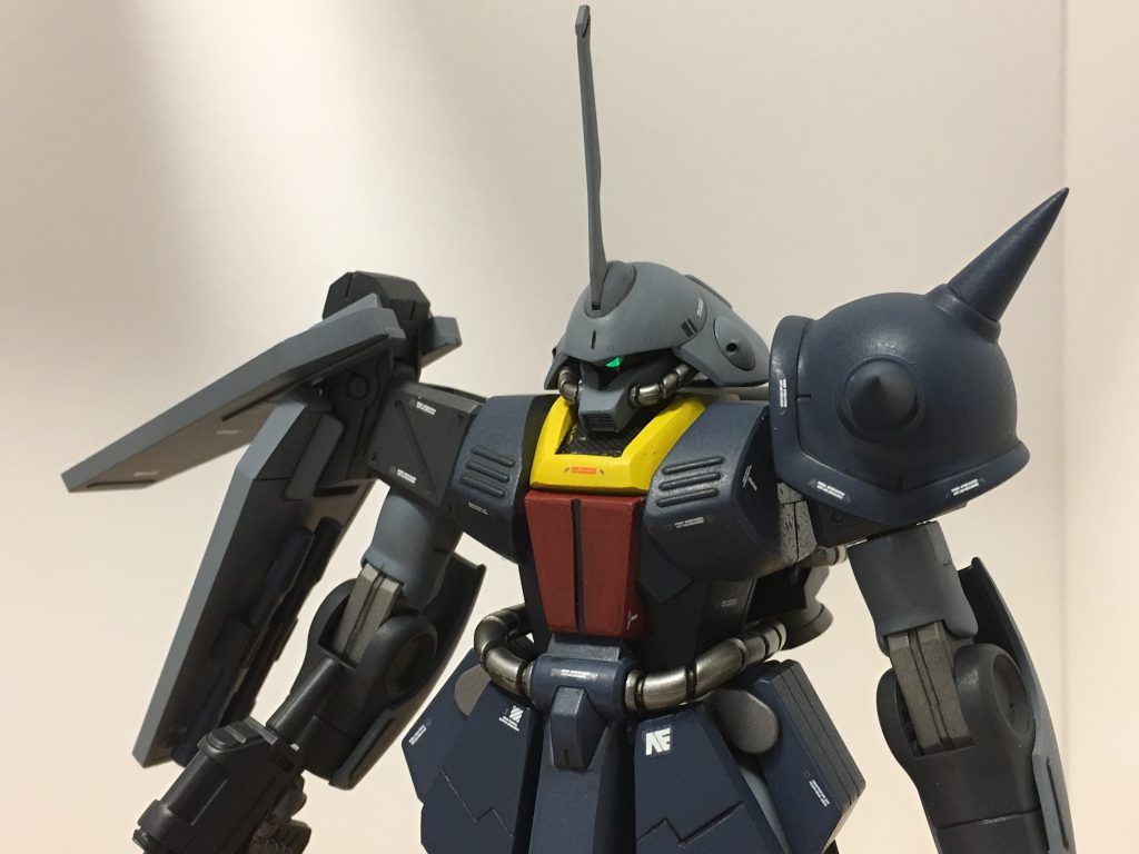 モノアイはキット付属のホイルシールです。