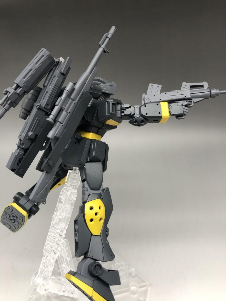 軽武装でマシンガン装備、その他の装備はバックパックに装備可