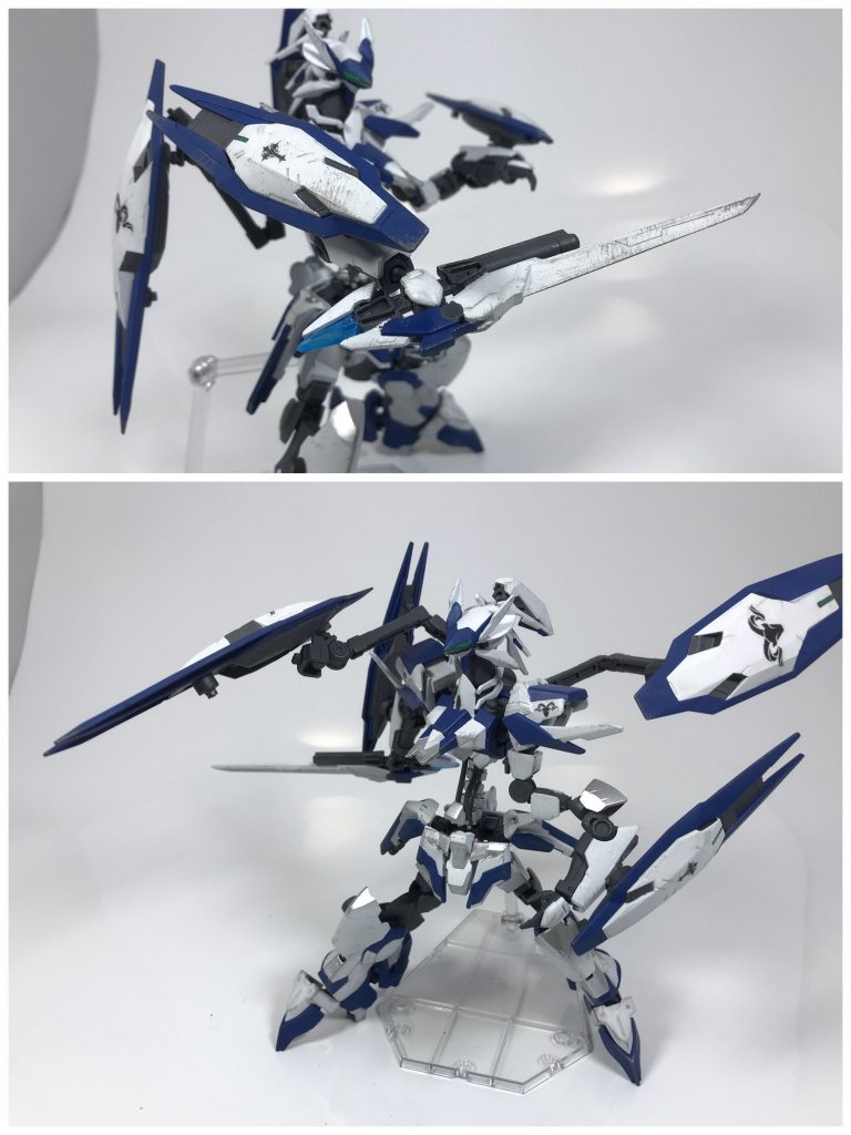 ## [アイドラ・フライヤー]
防御にも攻撃にも使える可動式の大盾。
ツラック・イェンシングに搭載されていた同装備を改修したもので、腕部と背部に合計4基装備されている。

機体前方に展開して防御に用いることはもちろん、内蔵された魔導砲を用いた牽制やアイドラ・フライヤーを用いた直接の打撃など攻防一体の装備である。