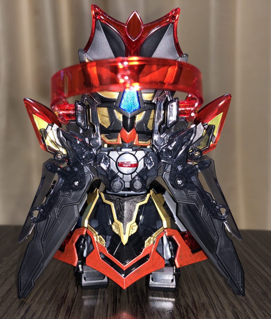 サイドとリアの赤ラインが繋がるのがグット、サイドはクリアのままでも良かったんですが
リアが塗装になる為、メタレッドで塗装して色を合わせてます。
また、肩とメインカメラ部分はシールを使用して色味を変えてます。