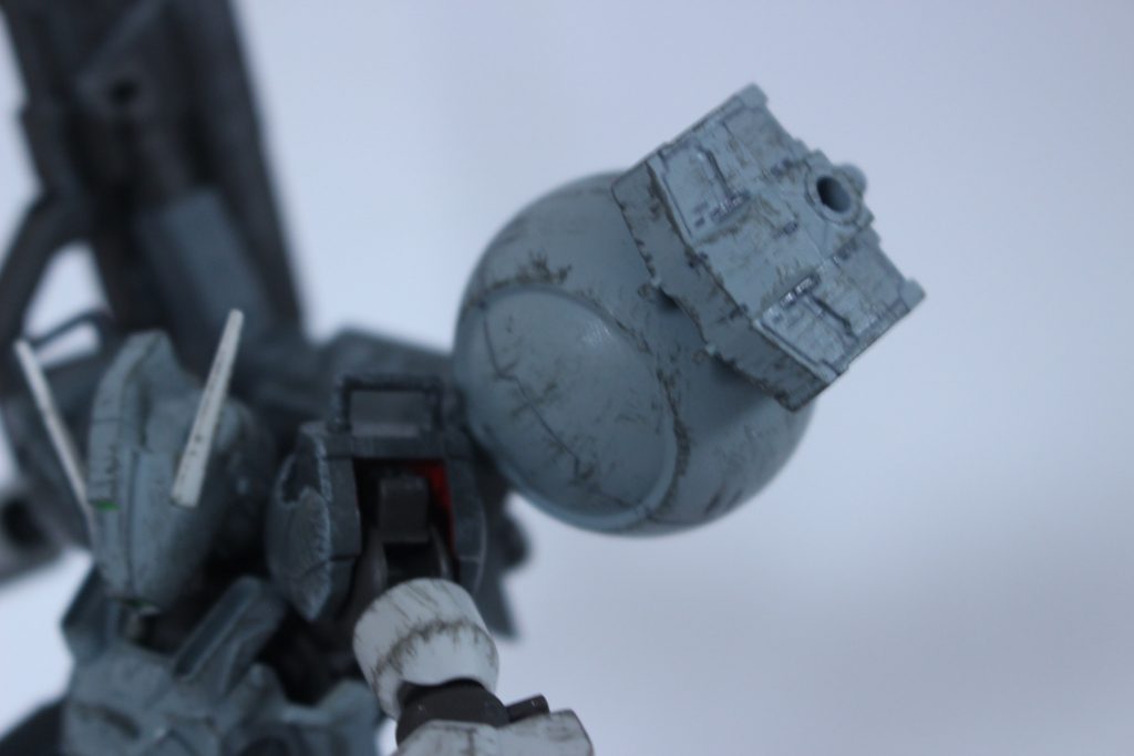 レドーム+索敵ドローン
球形のレーダードームに索敵用のドローンを搭載している。ドローンは分離して上空から索敵を行い、親機のセンサーと観測情報を連結することで砲撃の命中率を向上させる。