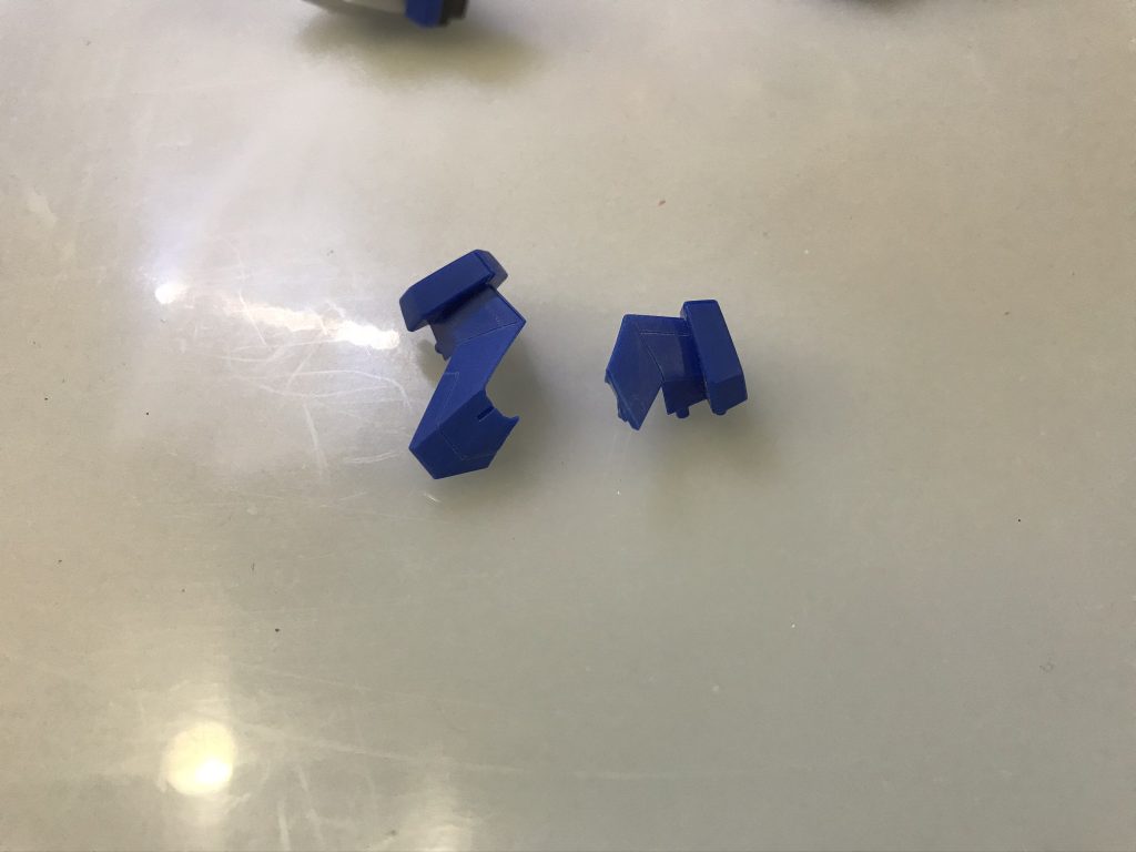 胸パーツが割れた時はアギャァァァ!と叫びましたが修復できました