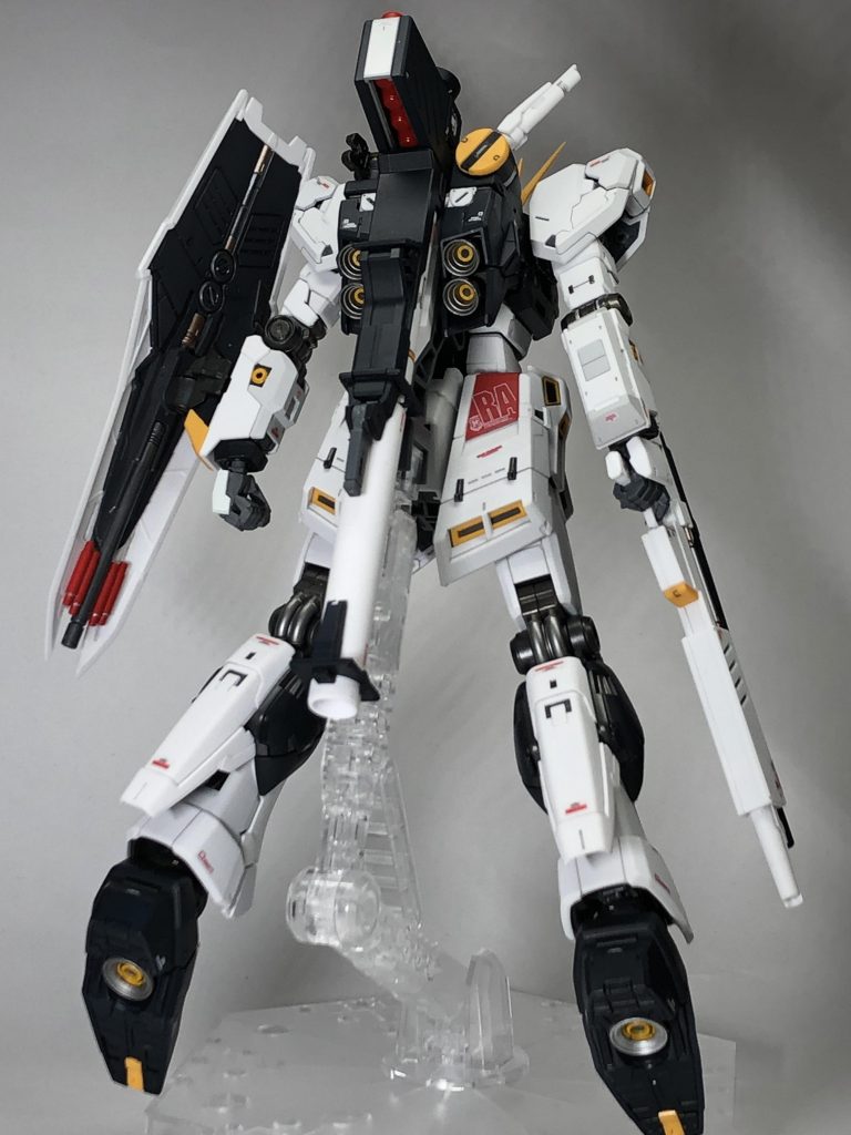 バーニアにエッチングパーツを仮固定。思っていたのとちょっと違うかも。カカトオレンジ塗らねば