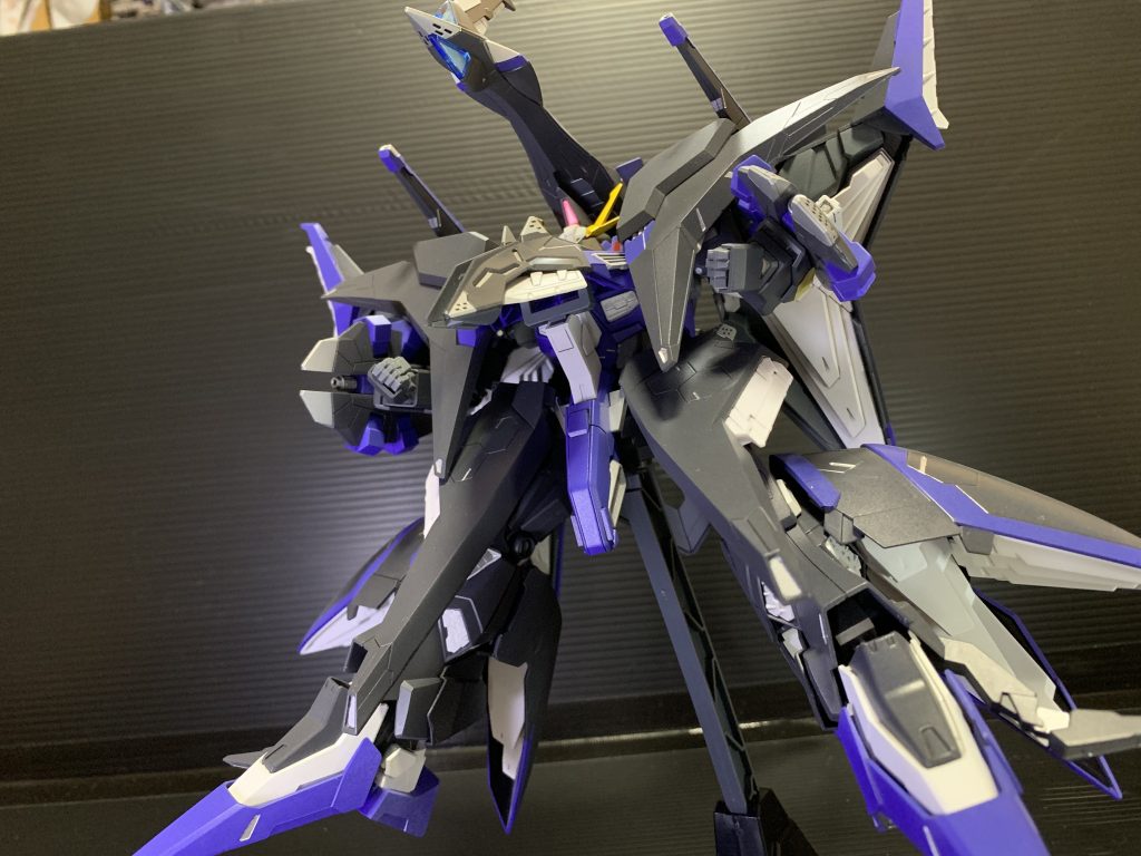 EXVSシリーズの「落ちちまえぇ!!!」
写ってないですけど、肩のファンネルコンテナとフロントアーマー裏のファンネルミサイルも塗り分けてますよ〜