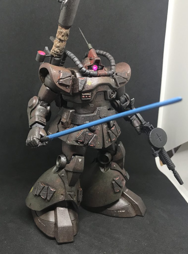 ヒートサーベル装備。発熱状態のサーベルも作成しました。
サーマルジャケット追加のバズーカはバックパックにマウント可能。