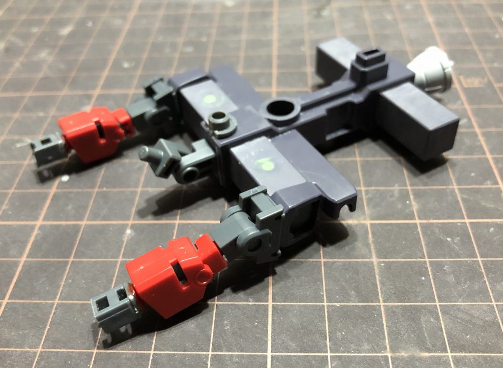 ヴェーダ形態用の本体パーツはBB戦士のAGE1のサポートパーツをベースに組み立てました。