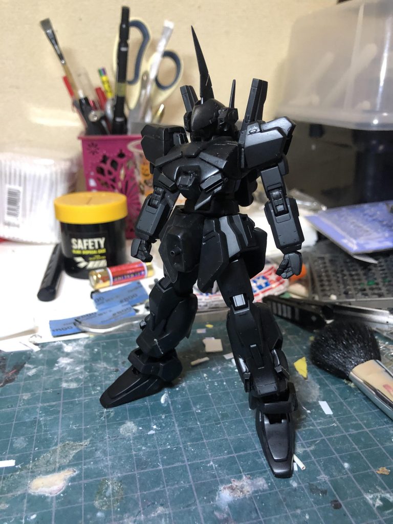 黒サフ時です(*´∀`)♪
サフはガイアカラーのサーフェイサーEVOブラックを使いました(*´∀｀*)