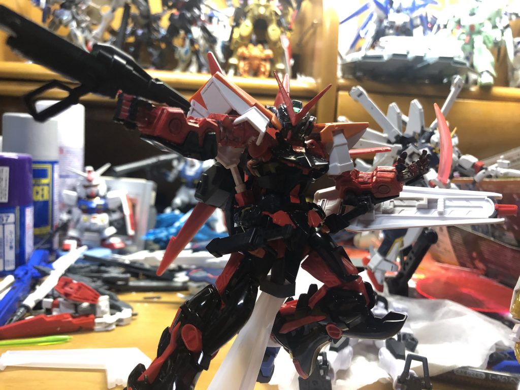 肩を除く腕まわりと頭の塗装。赤に戻し、ハンドパーツを赤と黒で塗装しましたが...このハンドパーツは武器持ち手のハンドパーツの手の甲がゆるゆるに取れやすくなってしまったので後に買ったノーネイムで代用しました。残念...
(何故かSEED撃ちだけど気にしない気にしない)