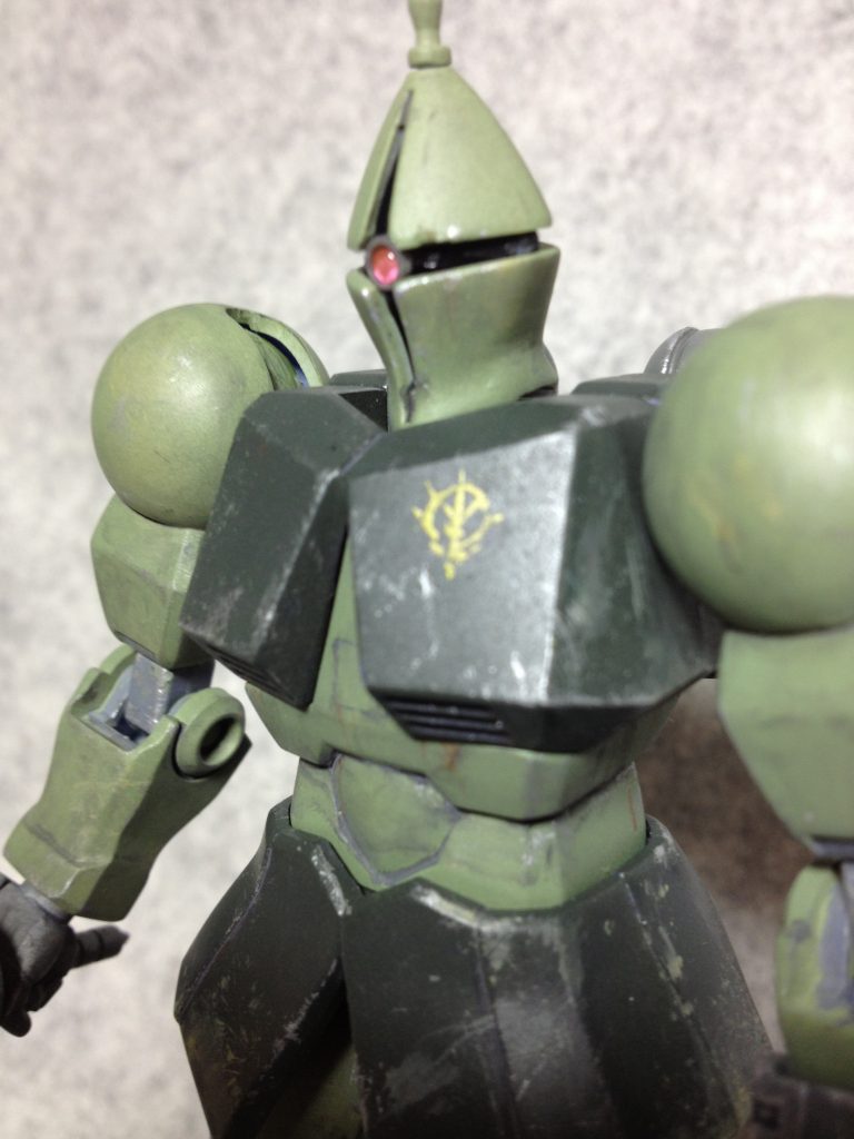 モノアイは市販パーツに交換しています。