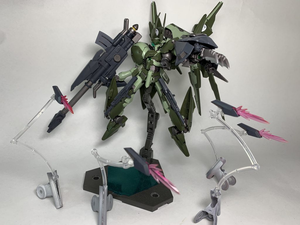 GNファング
脚部コンテナ内に2つ、両側で4つ搭載されています。