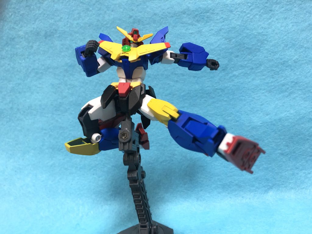 蹴り。基本的に徒手空拳での戦闘になります。