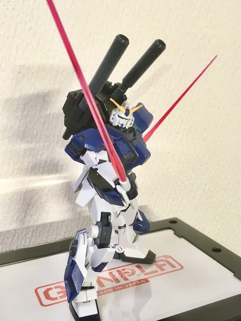 普通なら300㎜キャノンの砲身の横にでも付いていそうなビームサーベルホルダーが砲身の上に付いてて、そこから抜刀する謎ギミックもMGが出れば可動式にでもなるんでしょうか？