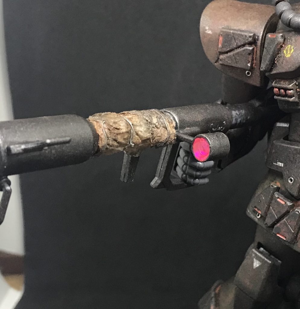 サーマルジャケットはキムワイプ（紙）に接着剤、針金で作成。ウェザリングカラーで汚しています。