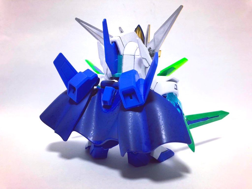 リア1
マントの上からコアファイターのパーツを被せFXらしく。