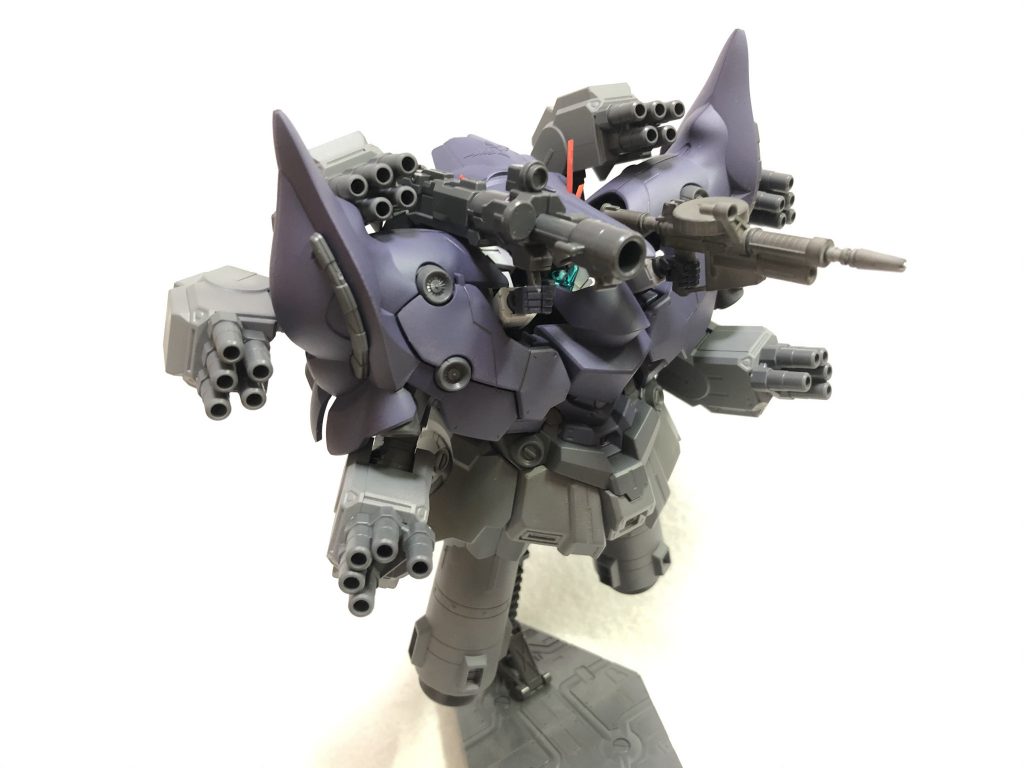 サブアーム、ビーム砲展開。
コアガンダムが無改造でSDネオジオングに入ったので、改造はとても簡単でした。