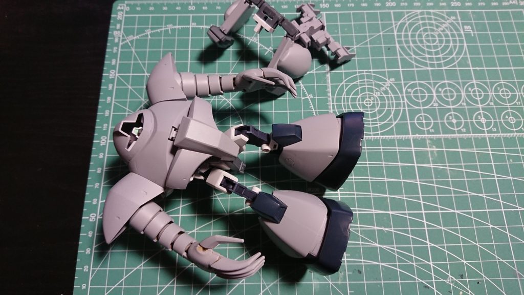 着脱も至ってシンプルな構造になってます