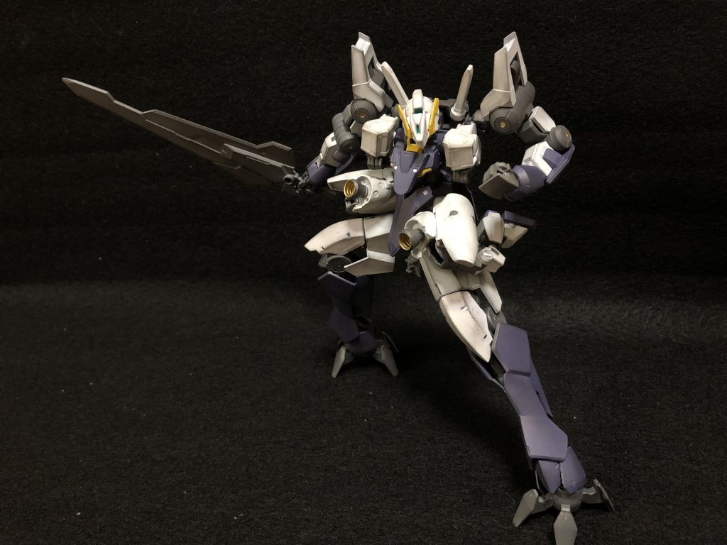 武器はバスターソード。突っ込んで力任せに叩き切るイメージです。