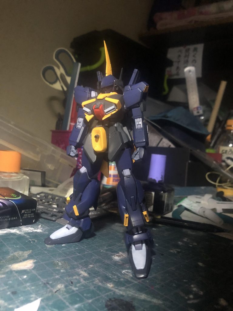 基本塗装時でございます(o^^o)
主なカラーは、クレオスのティターンズカラー1とティターンズカラー2を使用し、黄色はガイアカラーの橙黄色を使いました(*´ω｀*)