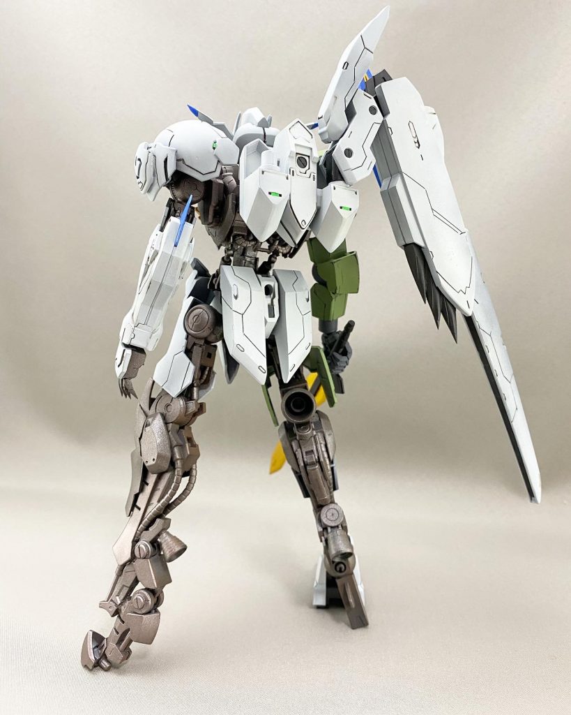 ガンダムフレームを他の機体で補っております。