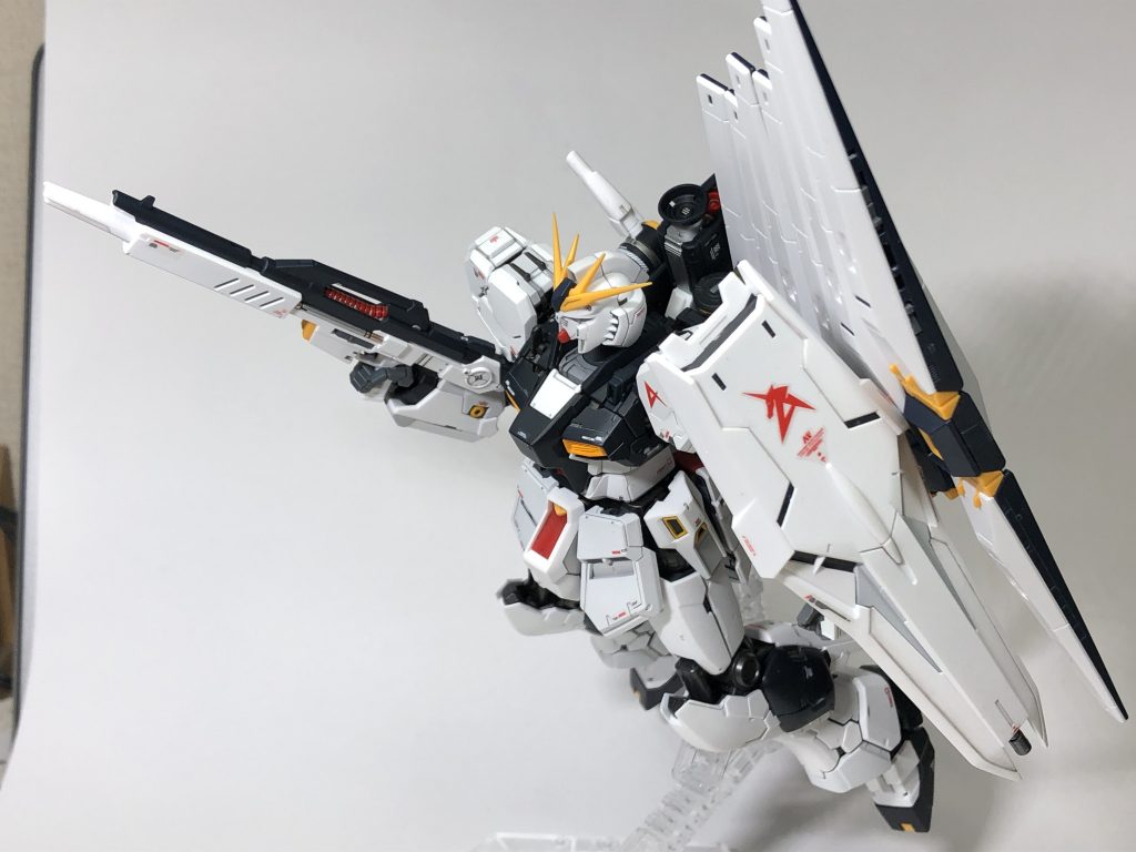 せっかくアクションベース出したので、未塗装フィンファンネルつけてポージング。