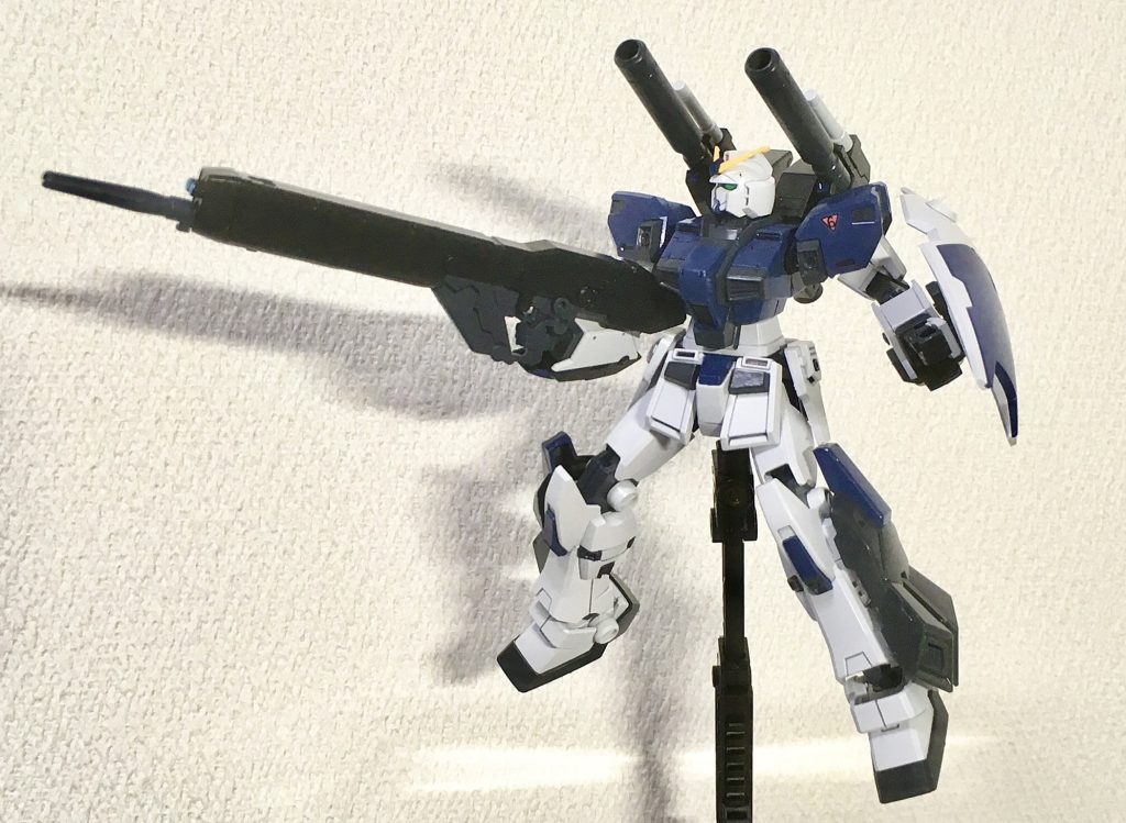 大型ビームライフルと新型可変式スラスターユニットで更なる強化。
シナンジュスタイン(NT ver.)のを拝借しちゃいました。

マドロック自体完成されたプロポーションですがまだまだ改良の余地はありそうです。