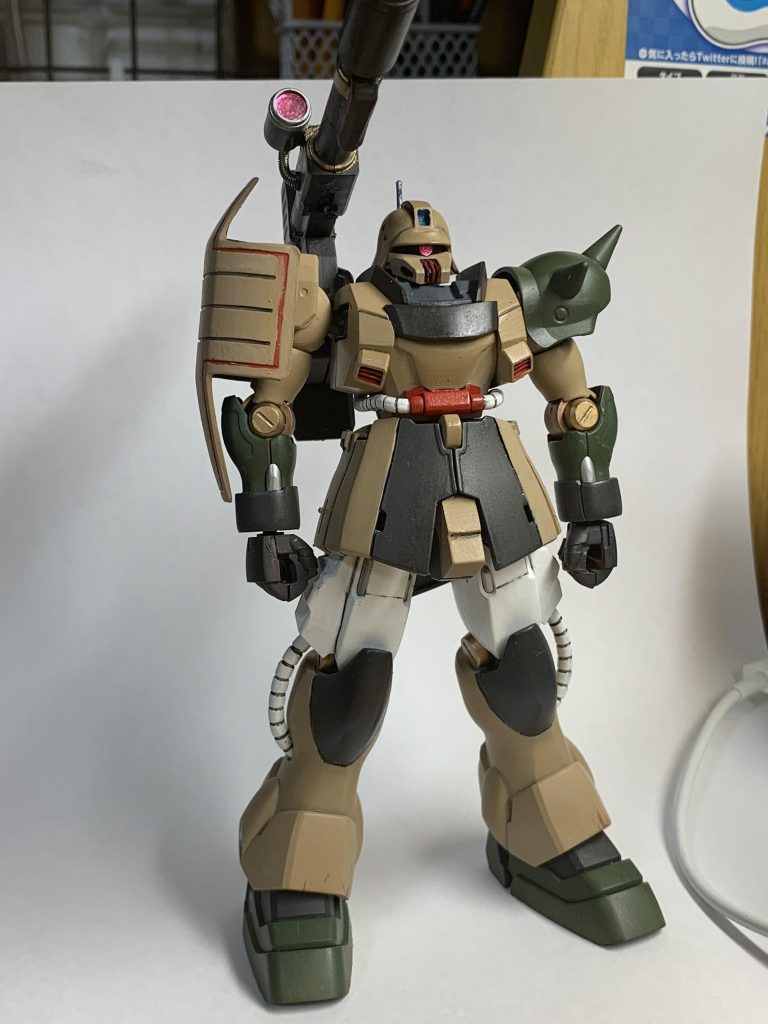 ギラズールのキャノンタイプ、ザクキャノン風味。
脚部パイプの追加、各部位のパイプの埋め込み、シールドの変更等の大規模な改修が施されている。