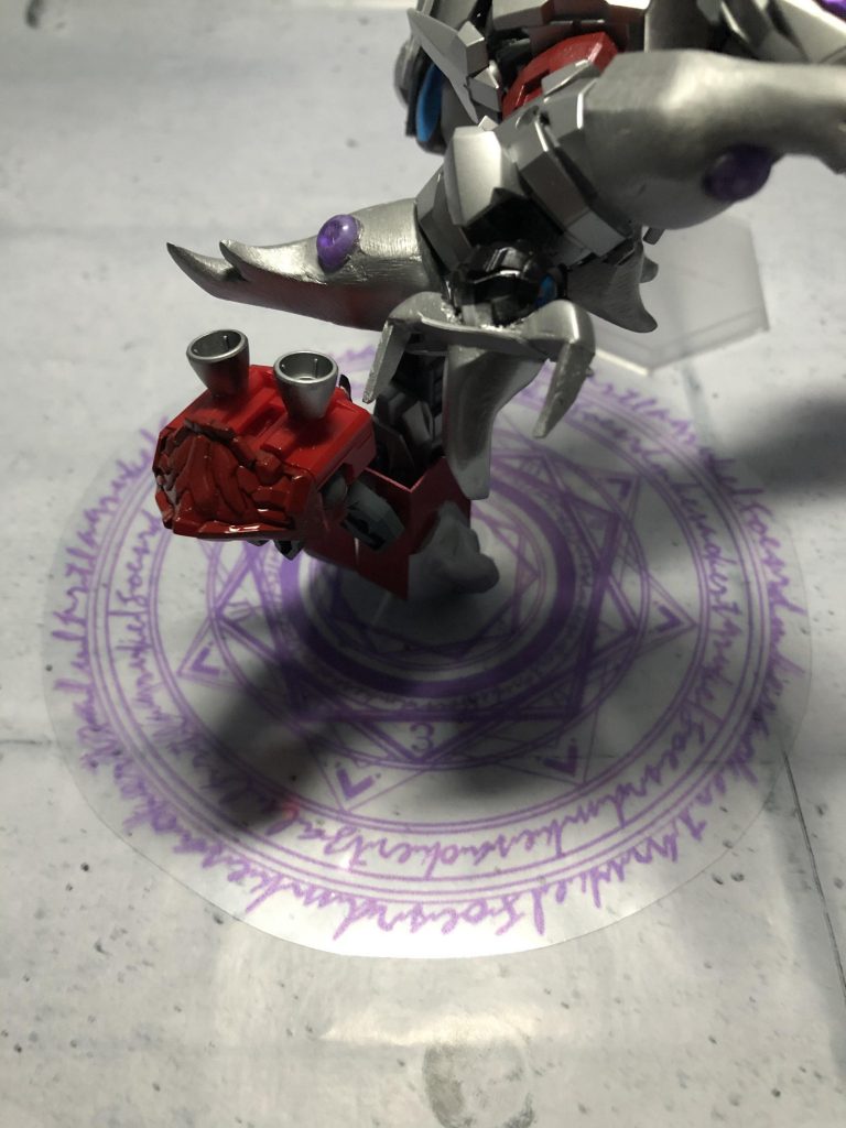 敵にトドメを指すときはこんな感じで魔法陣浮かんで爆発四散するんだろうなぁと。

今回画像の枚数の関係で塗装前が乗っけれません……

複数枚画像載せるやり方とかあったら良ければ教えて欲しいです……