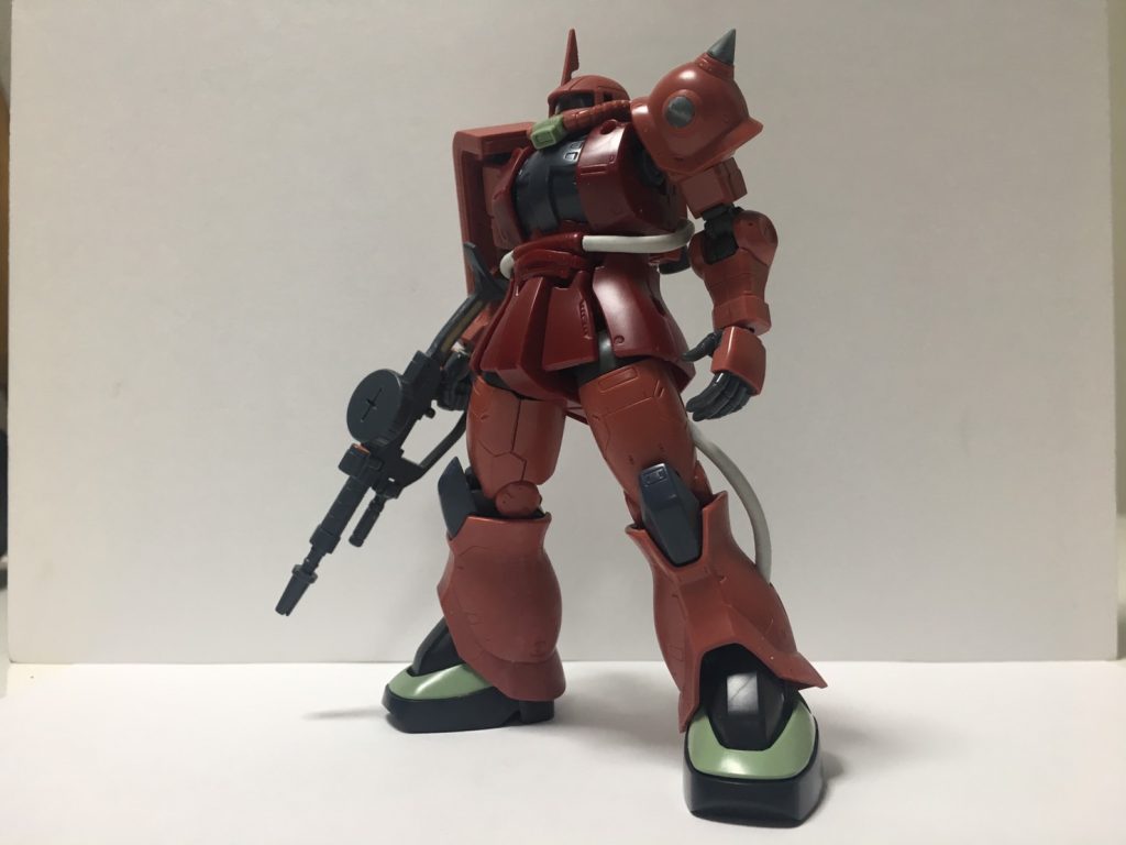 肩部スパイクの変更
頭部ダクトをザクII F2型のものに変更
同じく足部をザクIIF2型のものに変更しました。