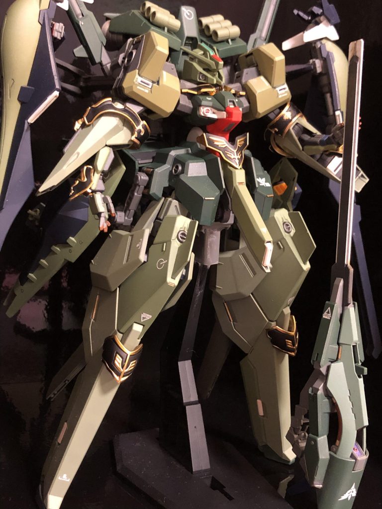 定番の構えをナナメから。