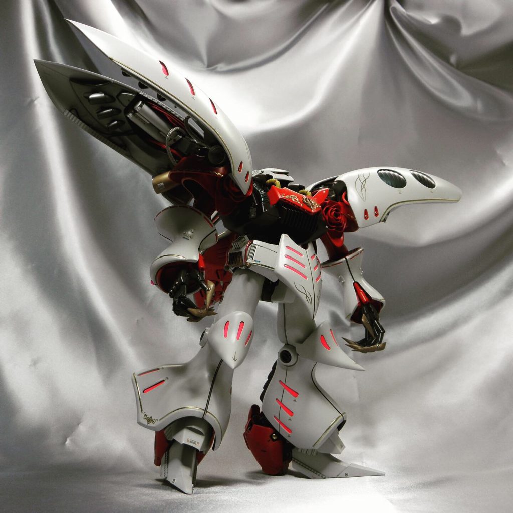 足首のハイヒール化、腰装甲の小型化、バインダーの形状変更などしています。