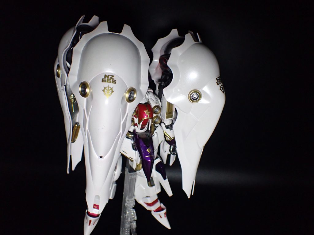 ピーマンの追加です。ネオジオンのロゴと、クシャトリヤの型番のデカールでシンプルかつ高級感ある感じにできたかなと思います。