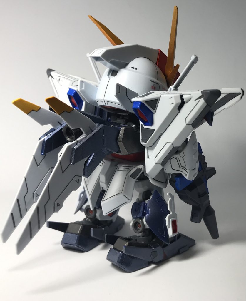 続いて*後ろ*から！
スジボリや各ディテールアップを施し、またプラ板やパテを使って…
SDの可愛らしさも残しつつ適度な情報量を✨