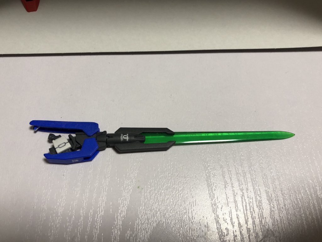 上パーツをプラ板で延長しました。　
塗装は説明書通りに調色してなんとか近づけました。