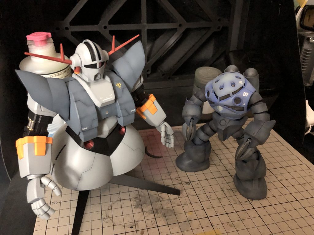 前日完成したジオングとツーショットで。